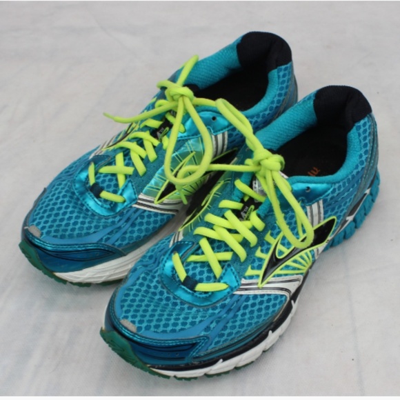 brooks shoes womens green